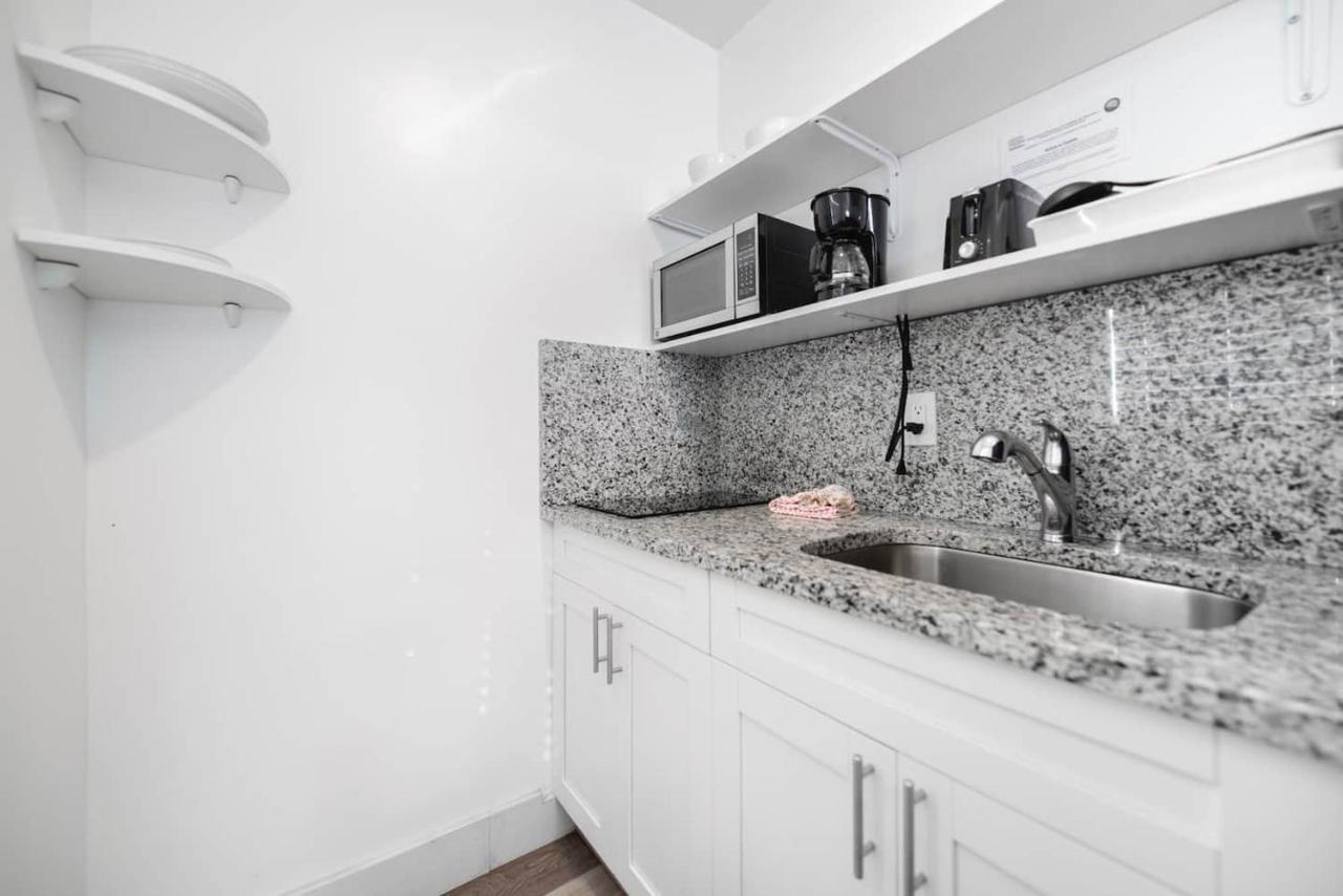 Cozy 1 Bedroom With Pool Steps From The Beach #41 Hollywood Exterior foto
